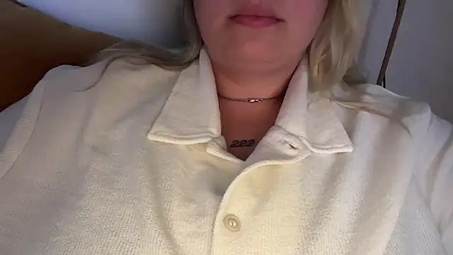 bigboobgirl2202