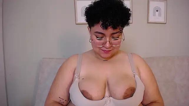 curly_cam_queen_69