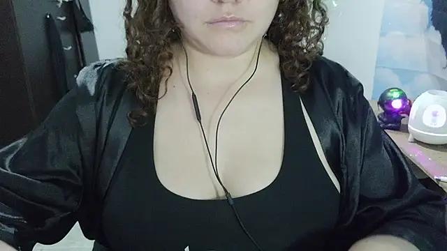 curly_greeneyed