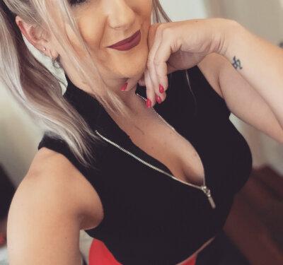 cuteblondee