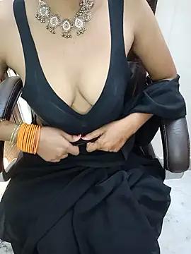 hotty_raveena01