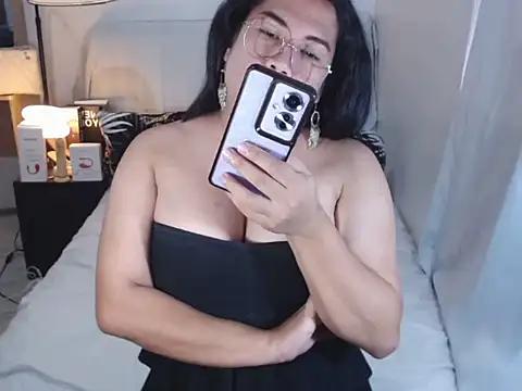 hugecockpaula