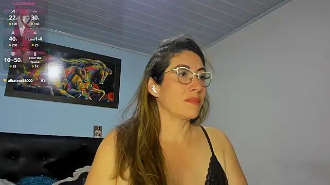 kaylaMinov_