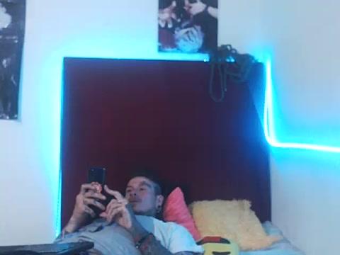 kisscouple69