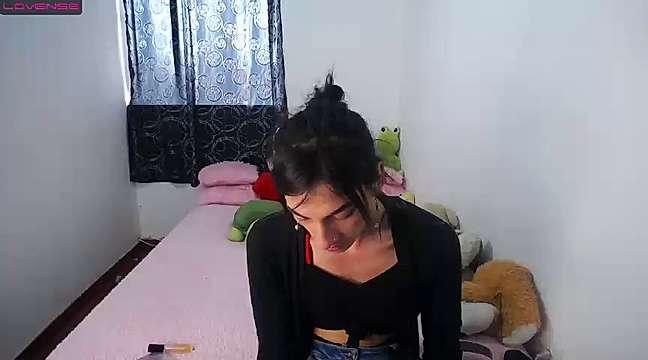 mia_evans_