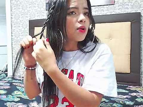 mia_thomson69