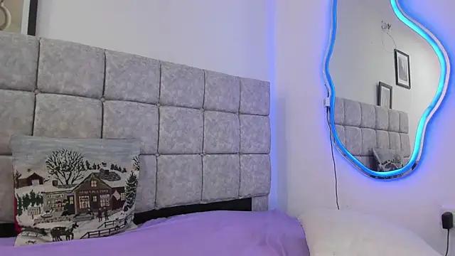 samantha_petite72