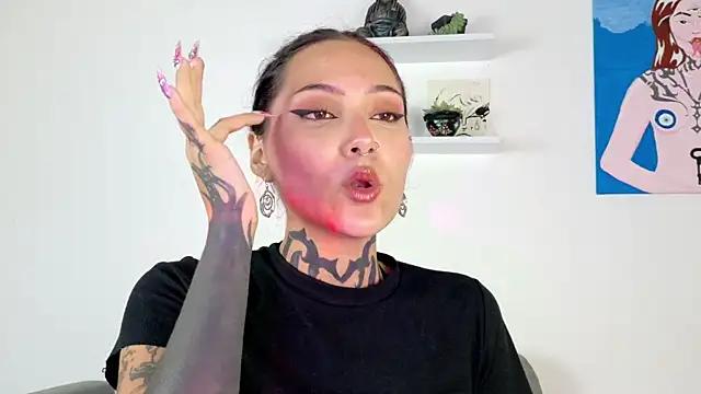 sara_queen10