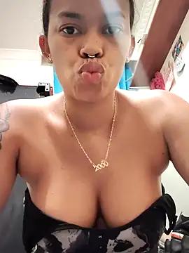 shenna_brunette